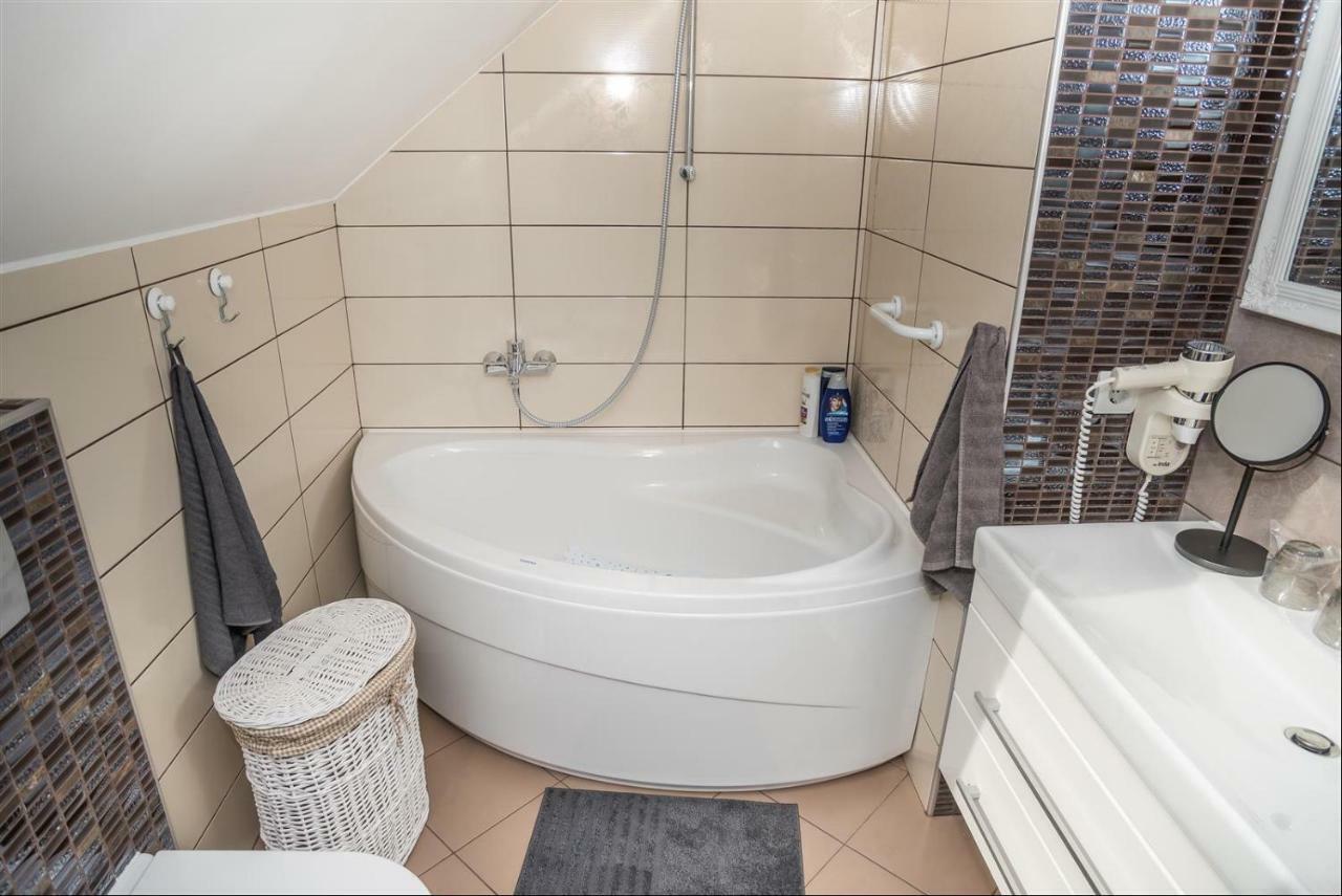 Apartman Hubertus 5* Vagovina ภายนอก รูปภาพ