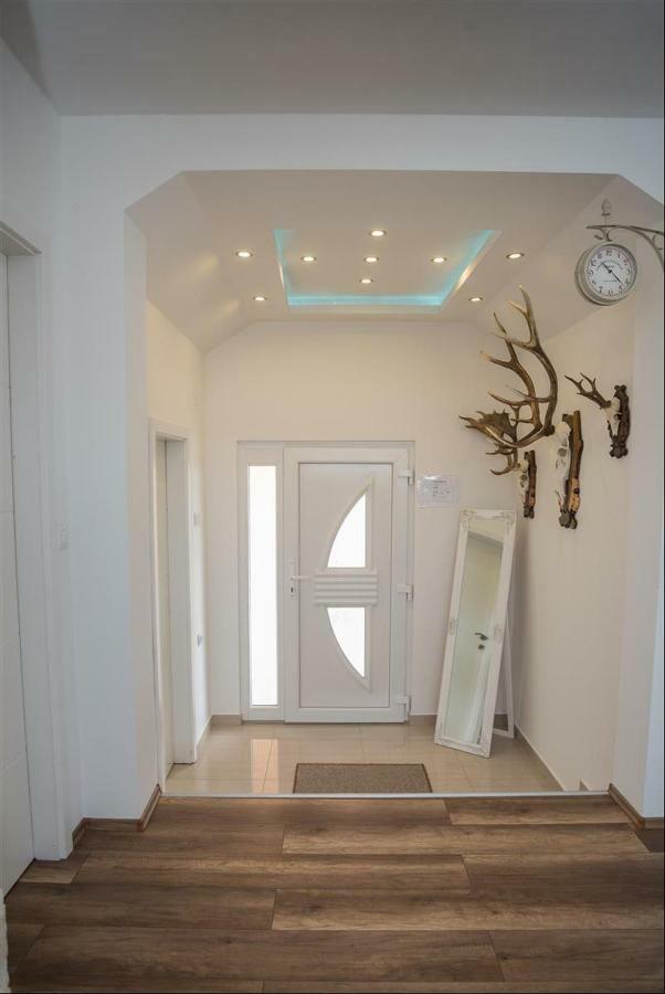 Apartman Hubertus 5* Vagovina ภายนอก รูปภาพ