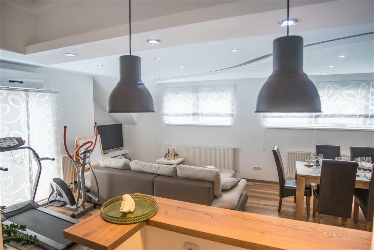 Apartman Hubertus 5* Vagovina ภายนอก รูปภาพ